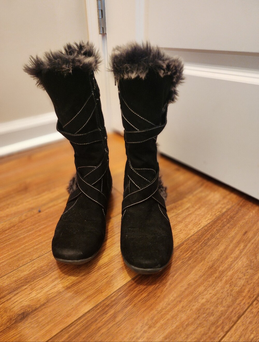 Natural Soul Black Faux-Fur Trim Women's Winter Boots Size 6